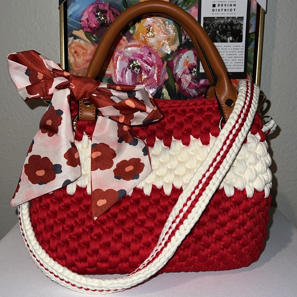 Hand Crafted Top Handle Shoulder Bag - Picture 4 of 17